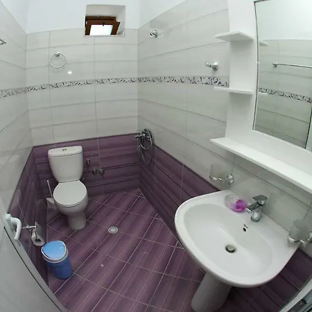 David Guesthouse,apartments Albania Check-in Holidays アパートホテル クサミル