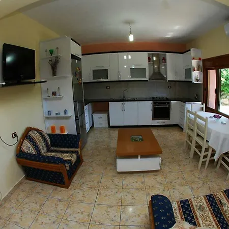 David Guesthouse,apartments Albania Check-in Holidays アパートホテル *