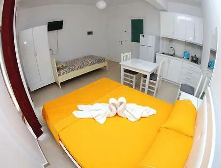 David Guesthouse,apartments Albania Check-in Holidays * クサミル
