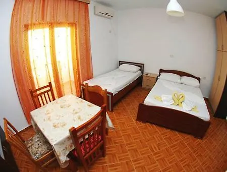 アパートホテル David Guesthouse,apartments Albania Check-in Holidays クサミル
