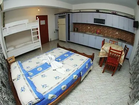 David Guesthouse,apartments Albania Check-in Holidays アパートホテル