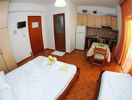 David Guesthouse,apartments Albania Check-in Holidays アパートホテル *