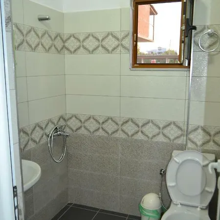 David Guesthouse,apartments Albania Check-in Holidays アパートホテル *