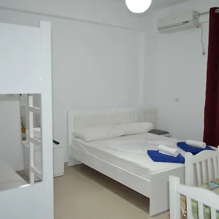 アパートホテル David Guesthouse,apartments Albania Check-in Holidays クサミル