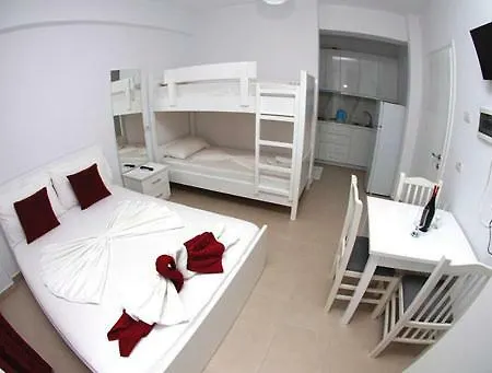 David Guesthouse,apartments Albania Check-in Holidays アパートホテル クサミル
