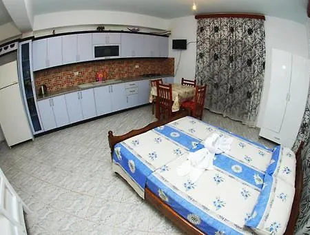 David Guesthouse,apartments Albania Check-in Holidays アパートホテル *
