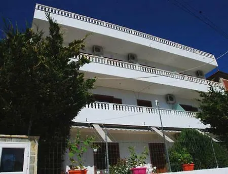 アパートホテル David Guesthouse,apartments Albania Check-in Holidays クサミル