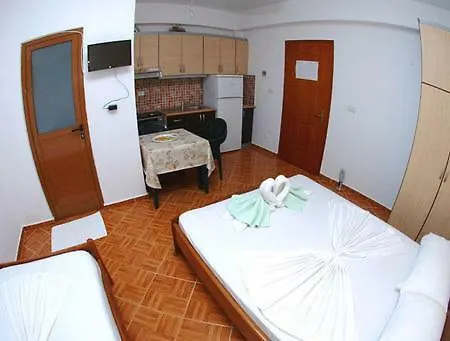 David Guesthouse,apartments Albania Check-in Holidays アパートホテル