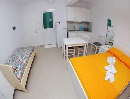 David Guesthouse,apartments Albania Check-in Holidays アパートホテル *