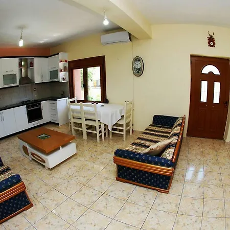 David Guesthouse,apartments Albania Check-in Holidays *