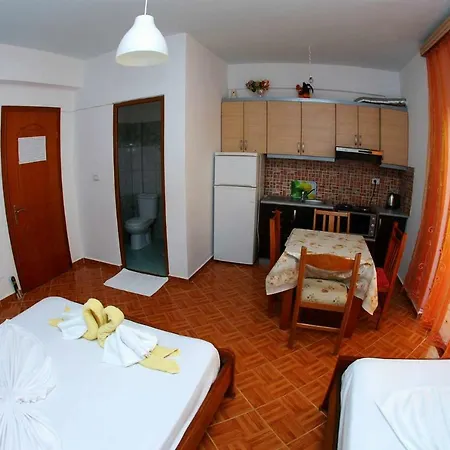 David Guesthouse,apartments Albania Check-in Holidays شقة فندقية كساميل