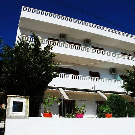 David Guesthouse,apartments Albania Check-in Holidays * كساميل