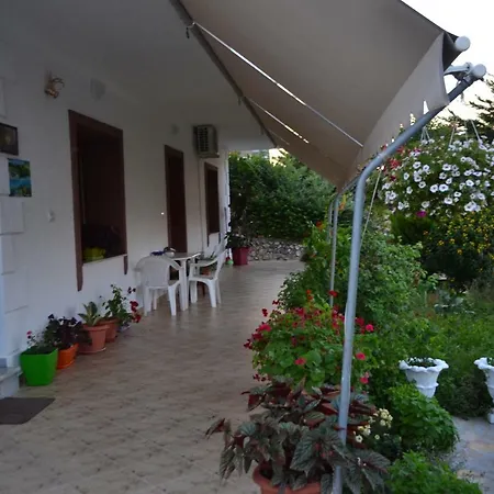 David Guesthouse,apartments Albania Check-in Holidays شقة فندقية *