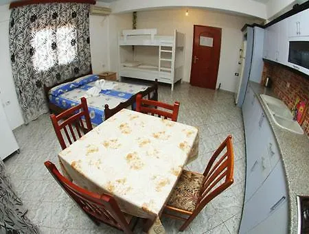 David Guesthouse,apartments Albania Check-in Holidays Hotel apartamentowy Ksamil